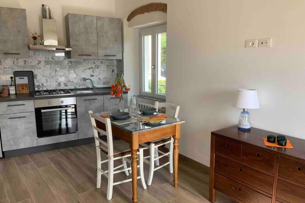 Апартаменты Antica Casa Nel Borgo Пьетразанта Экстерьер фото