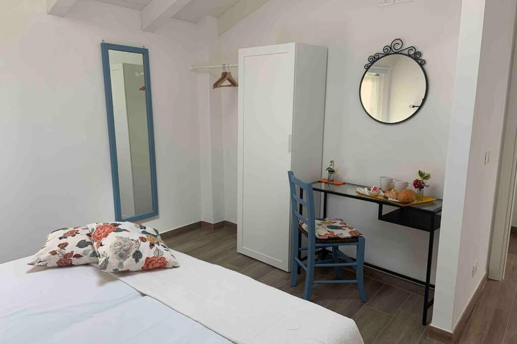 Апартаменты Antica Casa Nel Borgo Пьетразанта Экстерьер фото